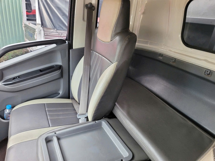 Cabin có giường nằm phía sau