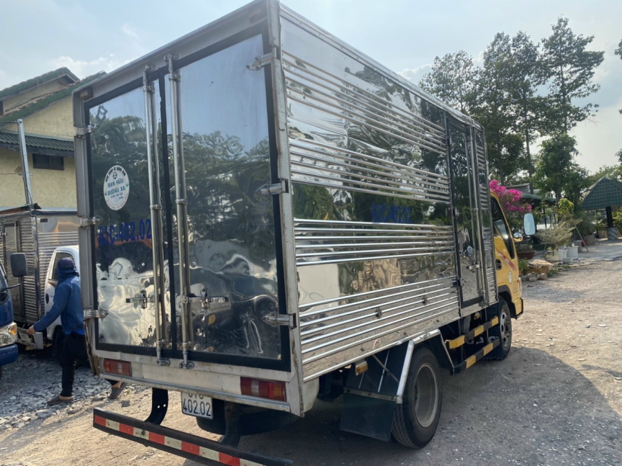 Xe tải JAC 2.4 tấn cũ thùng kín