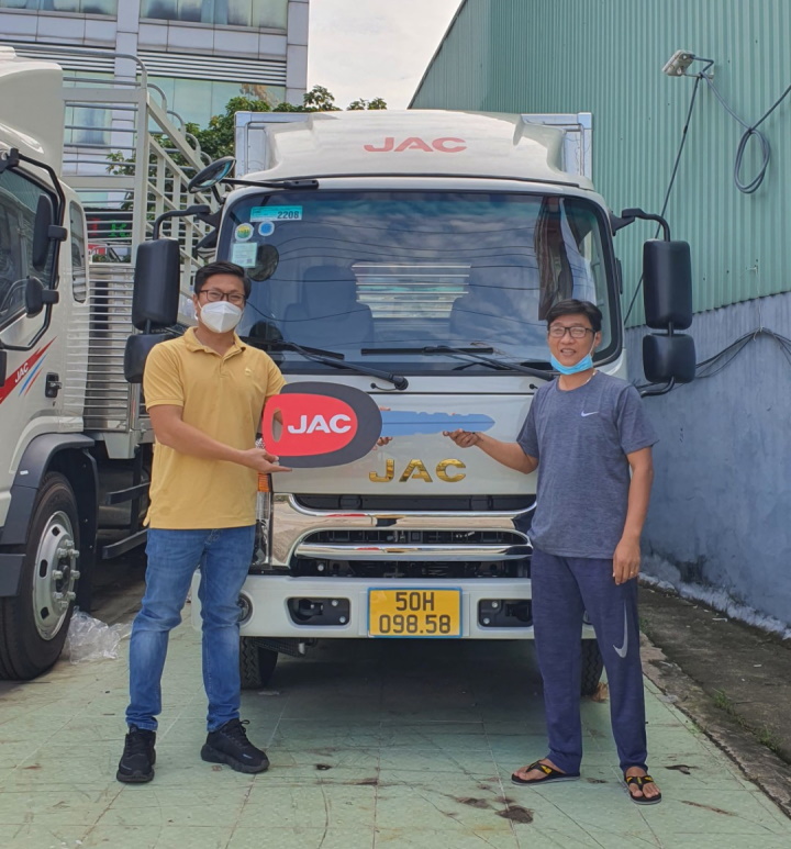 JAC Hồ Chí Minh bàn giao xe tải jac n200s thùng kín về cho khách hàng ở quận Phú Nhuận sài gòn